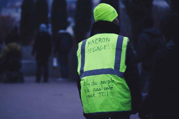 Analyse du mouvement des Gilets Jaunes en France : origines, revendications et conséquences sociales